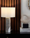 Miniatyrbilde 2 av 11: Bordlampe Hvit Keramikk Søylebase Silke Lampeskjerm Nattbordlampe Moderne