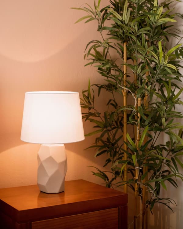 Bordlampe Rosa keramisk base Hvit lampeskjerm Nattbordslampe Belysning Dekorativ Moderne Soverom Stue