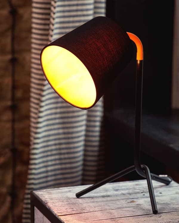 Bordlampe svart med oransje metall 42H cm stativfot Moderne designer nattlampe