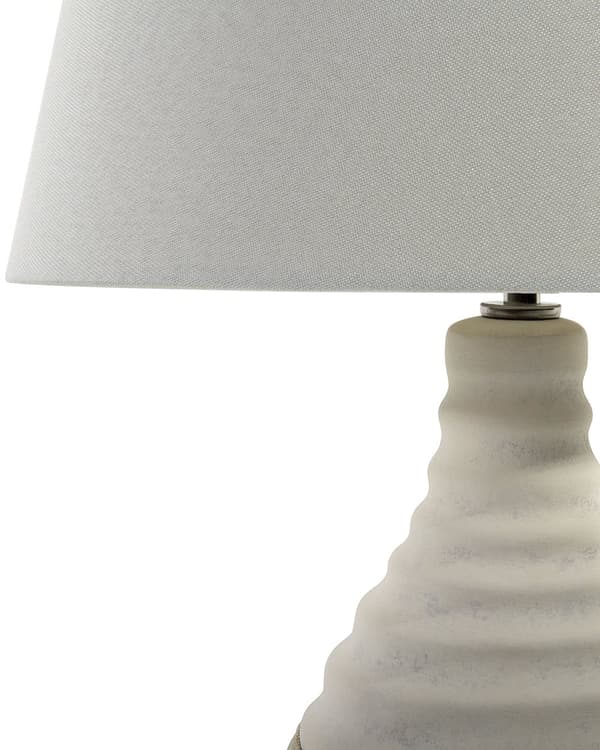 Bordlampe Hvit Keramikk Lin Kjegleformet lampeskjerm Uregelmessig form Rustikk stil Belysning Nattlampe