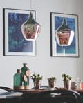 Miniatyrbilde 4 av 11: Pendellampe i sølv med høyglanset, reflekterende glass og geometrisk skjerm Eklektisk, glamorøs design