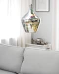 Miniatyrbilde 5 av 11: Pendellampe i sølv med høyglanset, reflekterende glass og geometrisk skjerm Eklektisk, glamorøs design