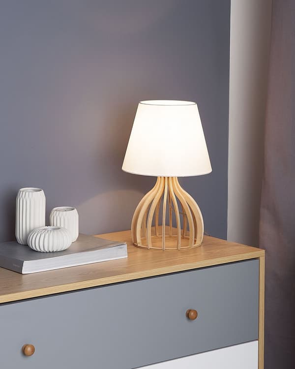 Bordlampe med Lyst Tre Sokkel og Hvit Lampeskjerm Stoff Moderne Design