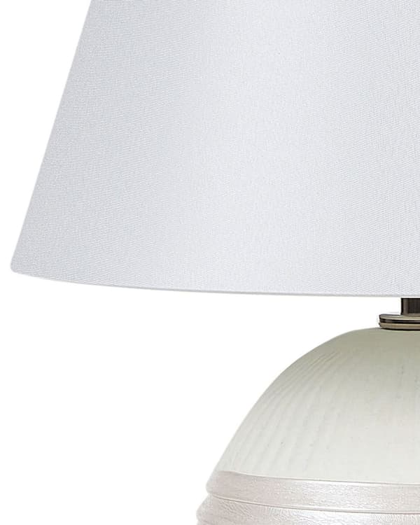 Bordlampe Off-White keramikksokkel Kunstsilkeskjerm Kegleformet nattbordslampe kremfarget