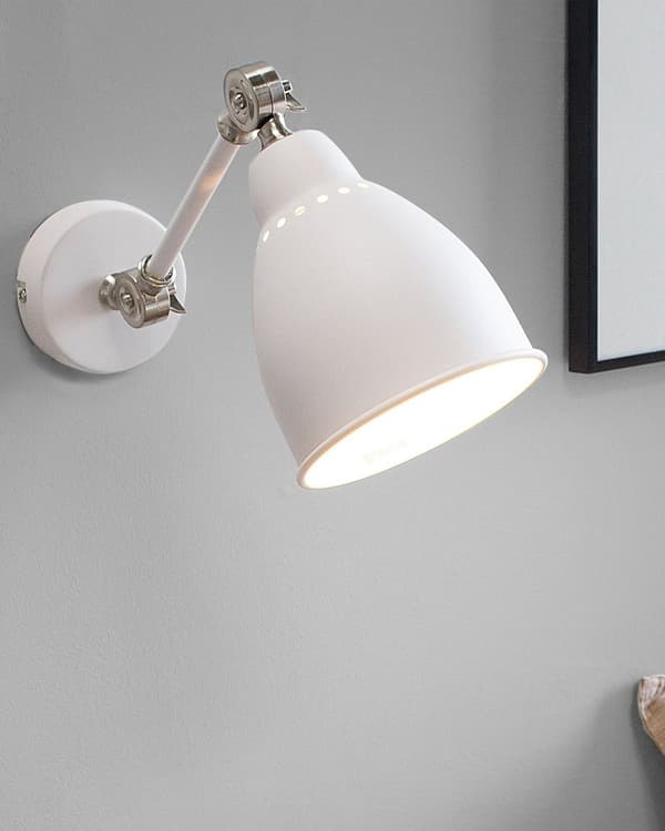 Sett med 2 vegglamper Hvit Metall Justerbar lysposisjon Svingarm Moderne