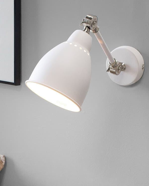 Sett med 2 vegglamper Hvit Metall Justerbar lysposisjon Svingarm Moderne