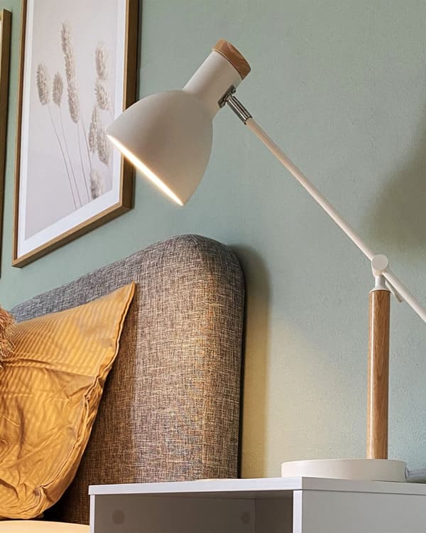 Bordlampe Hvit Metall 50H cm Lys Tre Kranarm Justerbar Skjerm Moderne