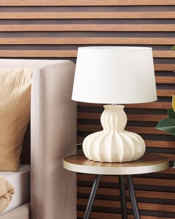 Bordlampe Beige Keramisk Base Stoffskjerm Nattlampe Skrivebordslys Moderne Glam Design