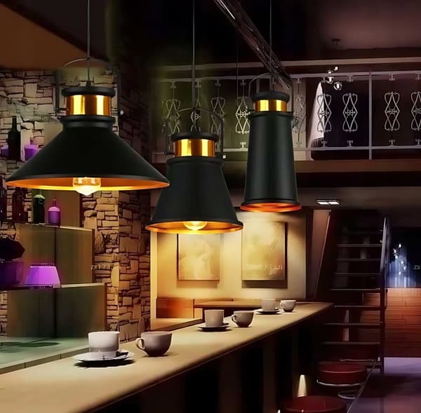 ASTI EN SORT LOFTSLAMPE