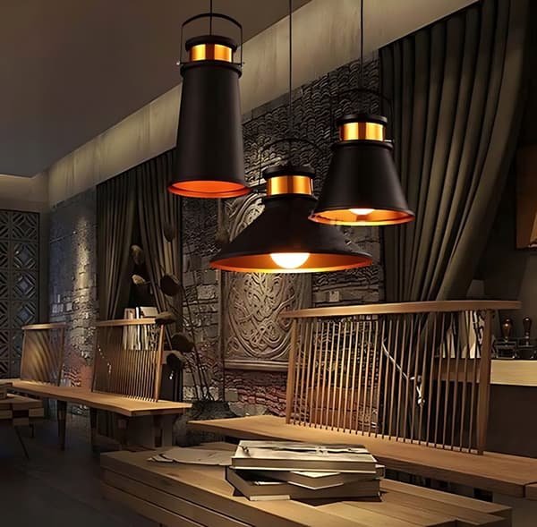 ASTI EN SORT LOFTSLAMPE