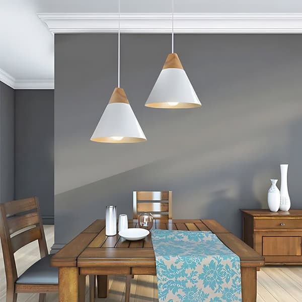 SCADI EN HVID LOFTSLAMPE