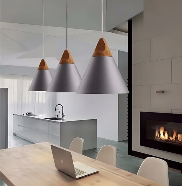 SCADI EN HVID LOFTSLAMPE
