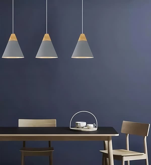 SCADI EN HVID LOFTSLAMPE