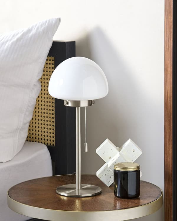 Bordlampe Sølv Metal Base Glas Skærm Træk Kontakt Minimalistisk Stil Hjemmekontor Lys