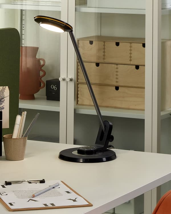 LED Skrivebordslampe Sort Metal Bordbelysning Læse Computerlampe Justerbar Arm Lysdæmper Farvetemperatur USB-port