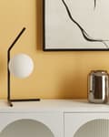 Miniatyrbillede 4 af 10: Bordlampe Sort Hvid 47 cm Håndlavet Natbordslampe med Sfærisk Lampeskærm Italiensk Design Lampe til Sengebord
