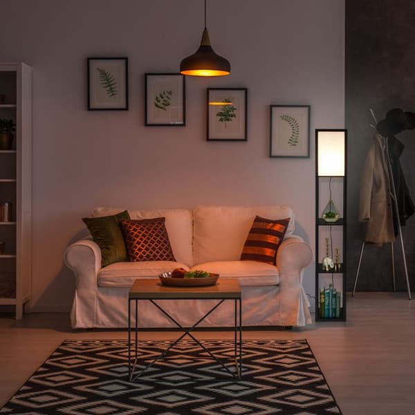 Relaxdays raklampett med hylla, HlP 160x26x26 cm; E27-sockel, trä och akryl, modern design, på pelare.