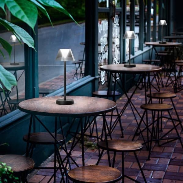 Ideal Lux LOLITA Svart dimbar integrerad LED-bordslampa, integrerad strömbrytare, 3000K, IP54