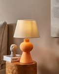 Miniatyrbillede 2 af 9: Bordlampe Orange keramikfod Tromleformet hørskærm Minimalistisk design