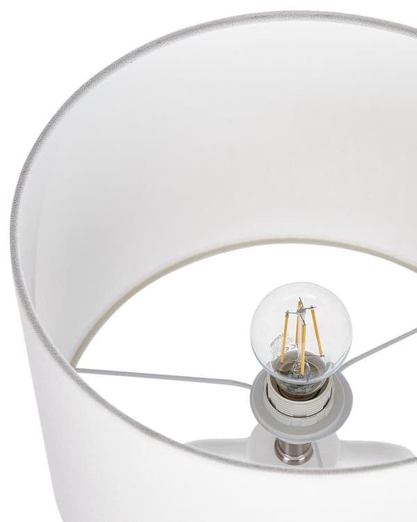 Bordlampe Hvid keramikfod Tromleformet linnedskærm Minimalistisk design