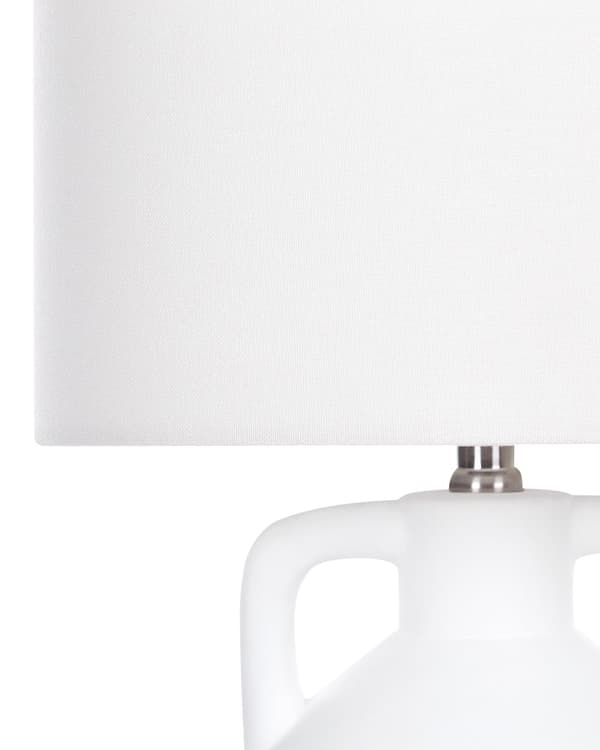 Bordlampe Hvid keramikfod Tromleformet linnedskærm Minimalistisk design