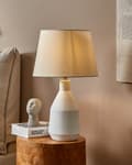 Miniatyrbillede 2 af 9: Bordlampe Hvid keramikfod Linnedskærm 53 cm Stoftromle Sengekant Stue Soveværelse Belysning Traditionel