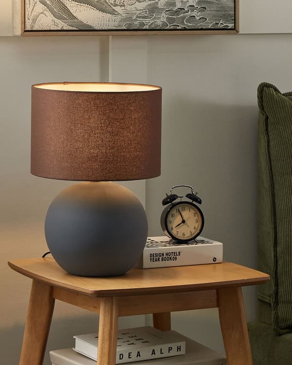 Bordlampe Hvit keramikksokkel Trommelformet 43 cm lampeskjerm i lin Design med rund fot