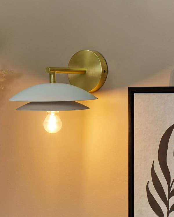 Vägglampa Vit Mässing Metall 22 x 29 x 14 cm Konformad Skärm Dekorativ Belysning Accent Belysning Modern Glam