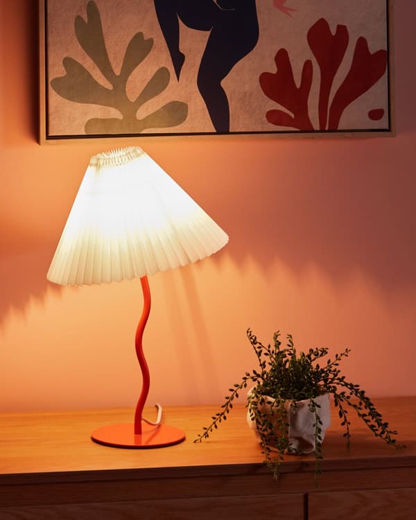 Bordlampe orange 48 cm jern plast krympet kegle lampe håndlavet moderne