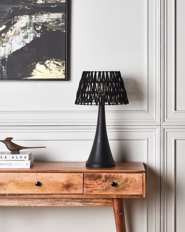 Bordlampe Svart bomullsskjerm Mangotresokkel Metallramme Enkelt lys Moderne design Hjemmetilbehør Stue