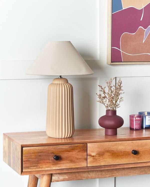 Pöytävalaisin beige keraaminen uurrettu jalka kartio varjostin minimalistinen
