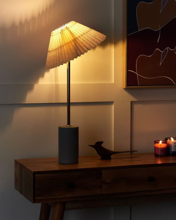 Sengebordslampe Beige hørskærm Metalfod i beton 68 cm Moderne stil Stue Soveværelse