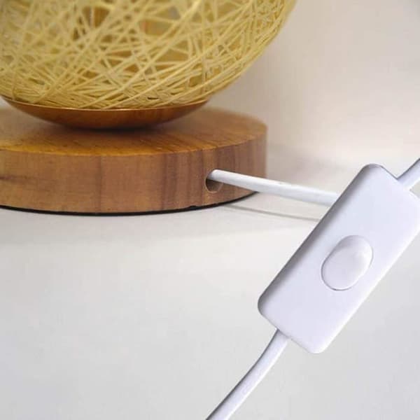 Kreativ LED nattlampa med handvävd lampskärm dekoration trä sänglampa present