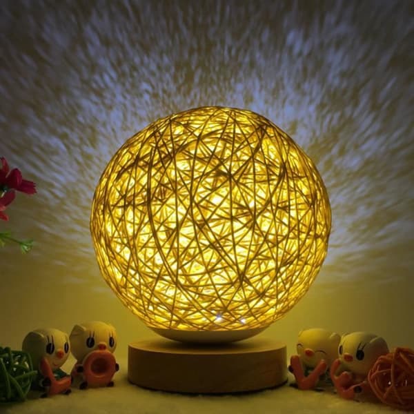 Kreativ LED nattlampa med handvävd lampskärm dekoration trä sänglampa present
