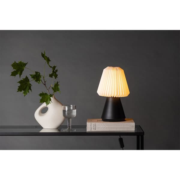 Fjällen bordlampe svart.