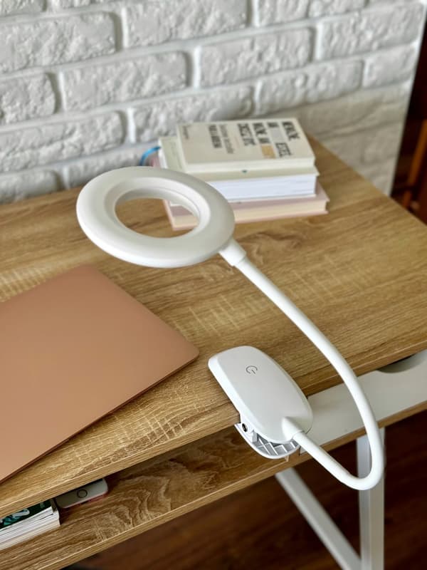 LED skrivebordslampe med clips