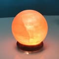Miniatyrbild 2 av 4: ZEN'AROME - Himalayan Salt Crystal Sphere USB-lampa - Handsniden - Träfot - 8 cm x 8 cm