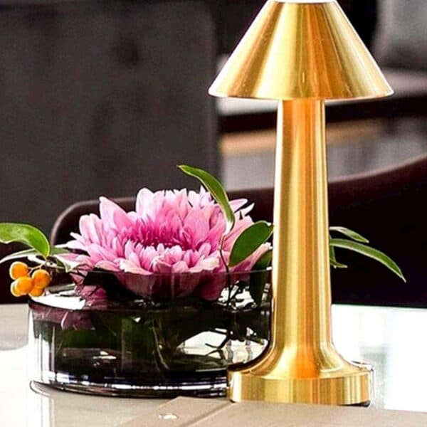 Retro Uppladdningsbar Bordslampa av Metall Dimmer Silver