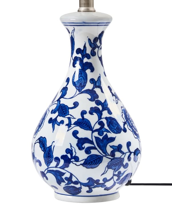 Bordlampe Hvit og Blå Porselensfot Lin Trommeskjerm med en Blomstret Mønster Belysning Stilig