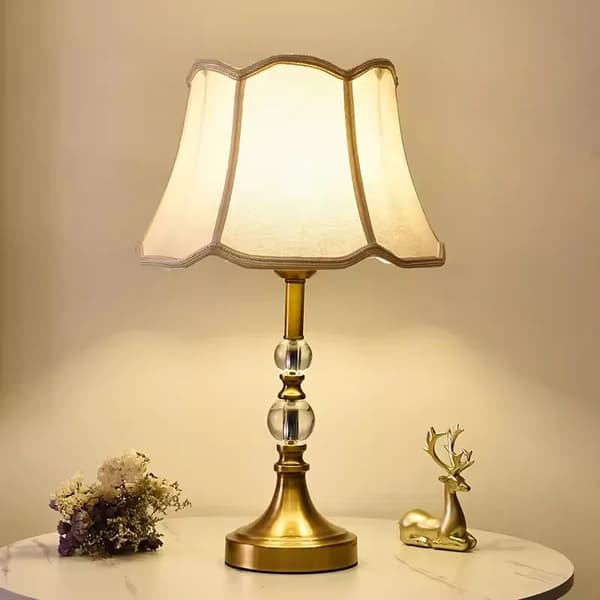 Europeisk stil bordslampa, elegant tygskärm, polerad kromfinish,Knappbrytare, Stil A