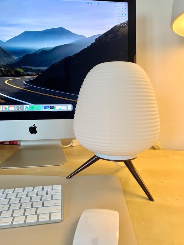 Hive T - moderne bordlampe - glaskokon