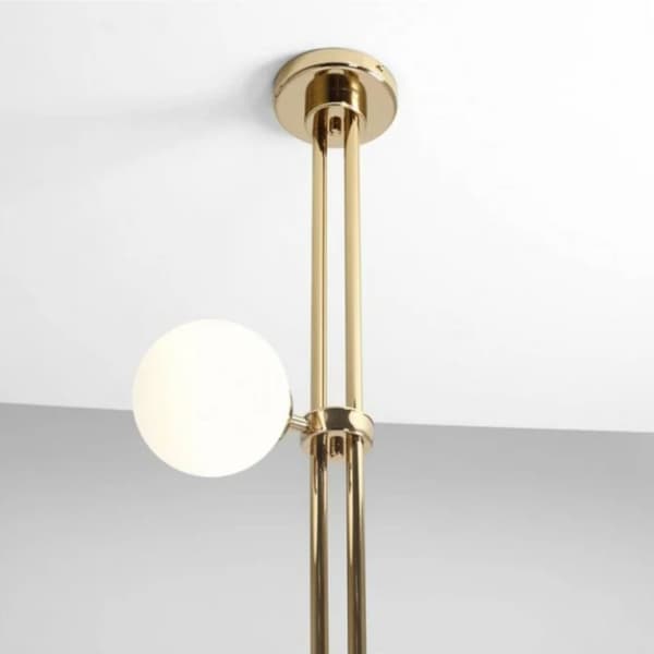 Rays C - moderne loftslampe - messing, mælkeagtige kugler 113cm