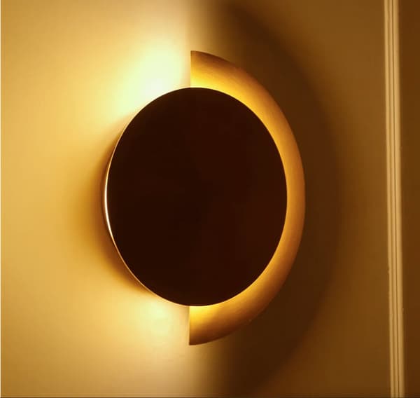Lunar - væglampe 265x300 mm, 6W LED, Børstet messing, 3000K
