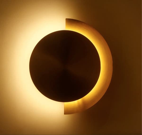 Lunar - væglampe 265x300 mm, 6W LED, Børstet messing, 3000K