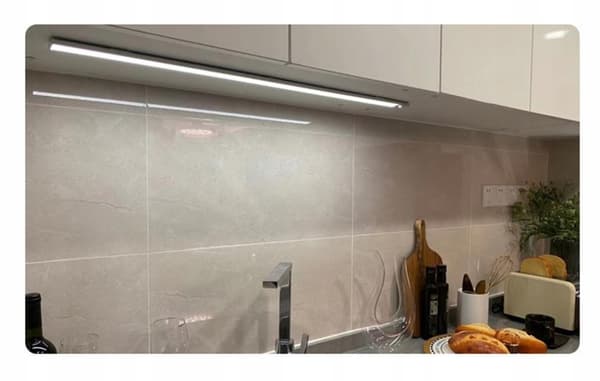 Selvklæbende LED Bevægelsessensor Lys 20cm Nat USB Til Garderobe Under Møbler