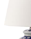 Miniatyrbilde 6 av 10: Bordlampe Hvit og Blå Porselensfot Lin Trommeskjerm med en Blomstret Patten Belysning Stilig