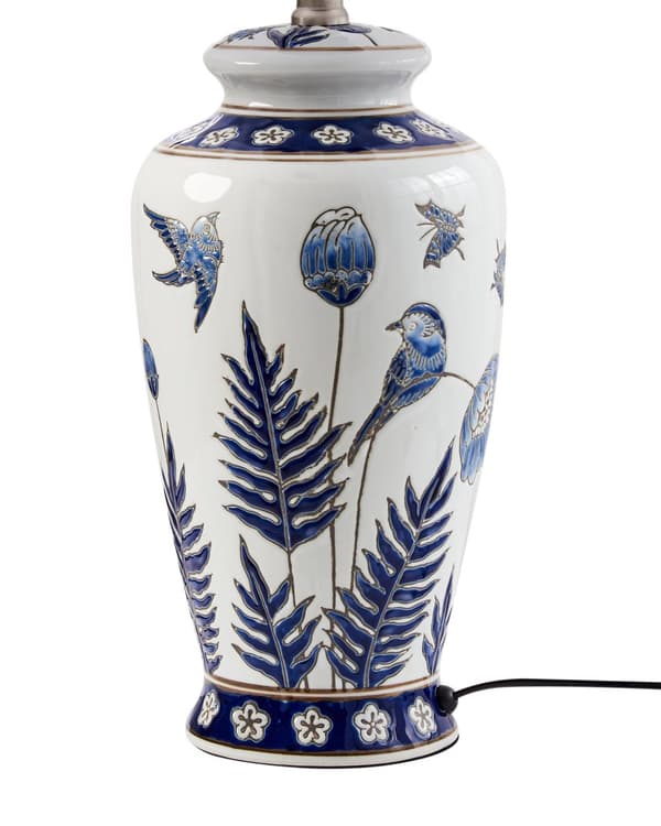 Bordlampe Hvit og Blå Porselensfot Lin Trommeskjerm med en Blomstret Patten Belysning Stilig