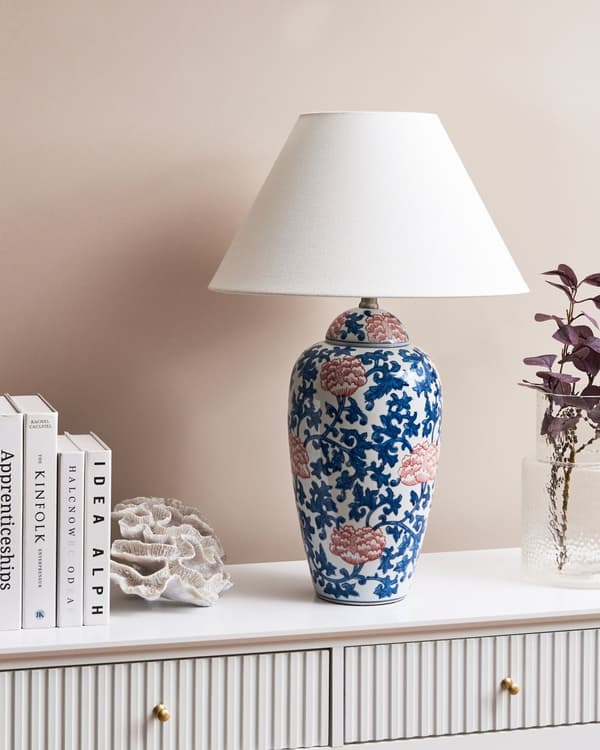 Bordlampe Hvit og Blå Porselensfot Linklokke med Blomstret Patten Belysning Stilfull