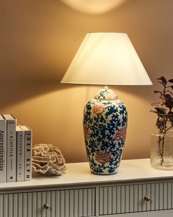 Bordlampe Hvit og Blå Porselensfot Linklokke med Blomstret Patten Belysning Stilfull
