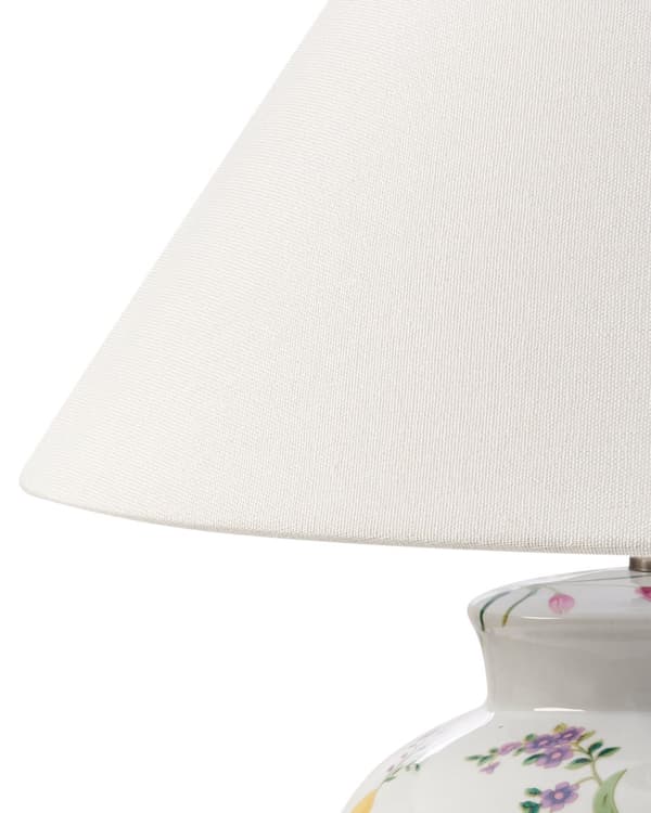 Bordlampe Hvit Porselensfot Linklokke med Blomstret Patten Belysning Stilfull